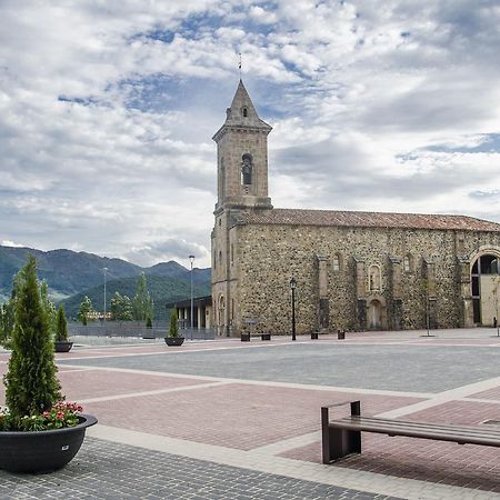 Hotel Presa Riano  Exterior photo